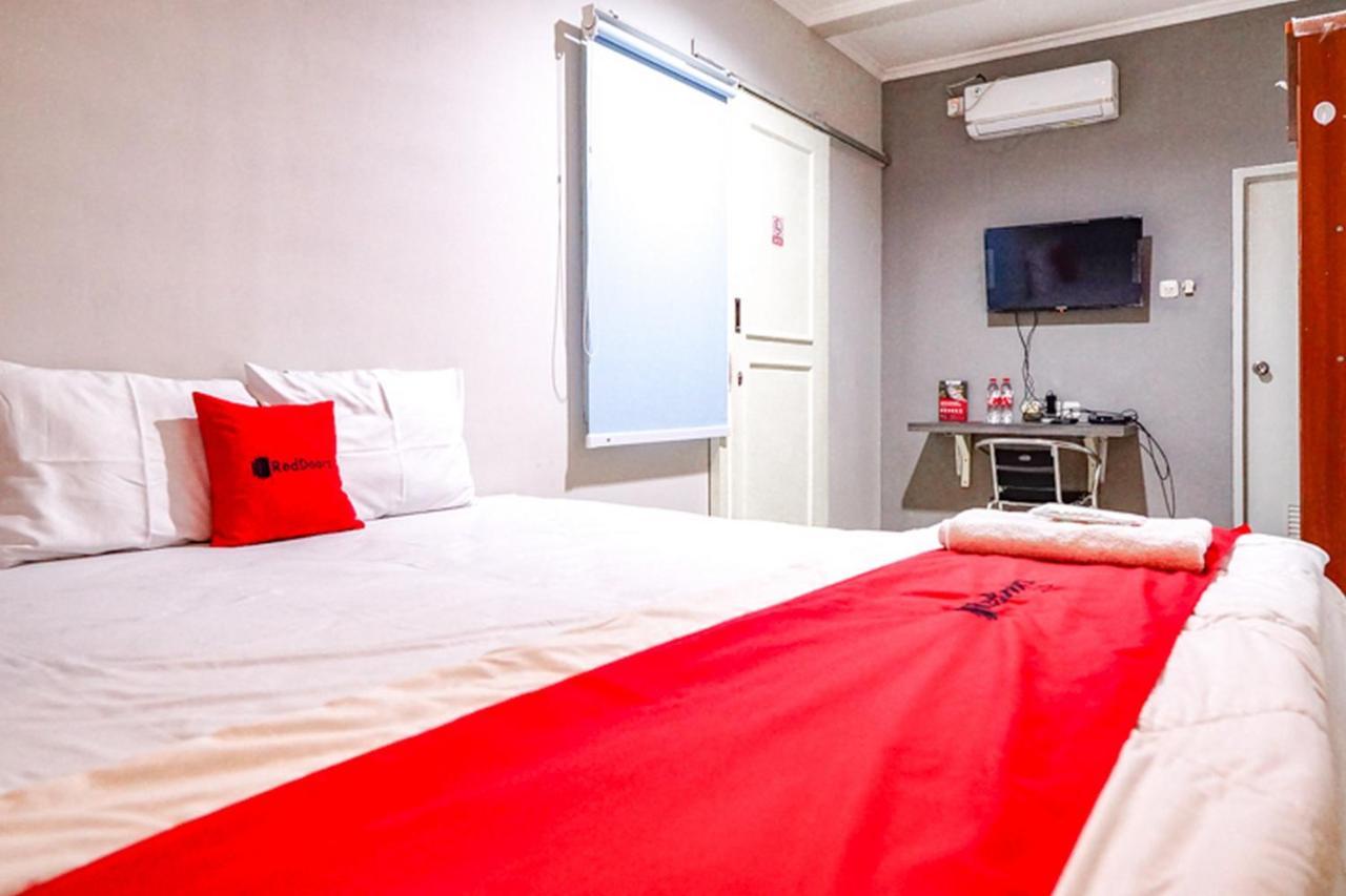 Reddoorz @ Citraland Surabaya Hotel Exterior foto