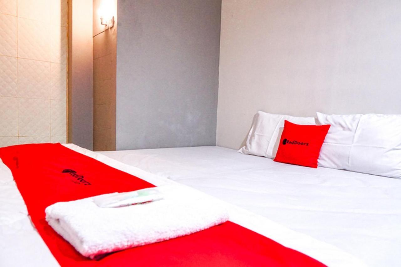 Reddoorz @ Citraland Surabaya Hotel Exterior foto