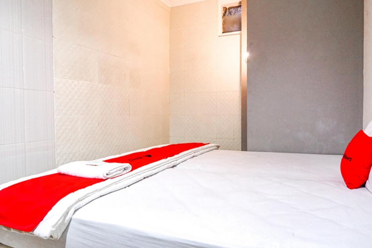 Reddoorz @ Citraland Surabaya Hotel Exterior foto