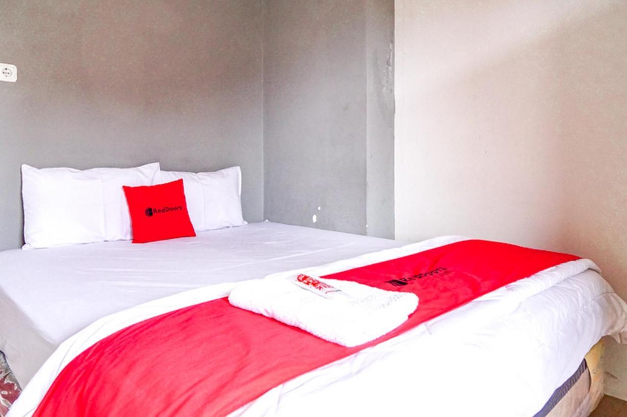 Reddoorz @ Citraland Surabaya Hotel Exterior foto